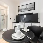 Near Eiffel Tower...Cute Little Studio