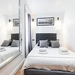 Near Eiffel Tower...Cute Little Studio