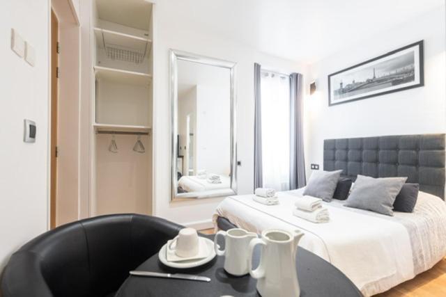 Apartment Near Eiffel Tower...cute Little