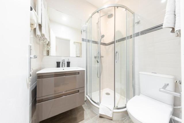 Near Eiffel Tower...cute Little Apartment Paris